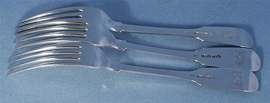A matched set of three George IV silver fiddle pattern table forks, Weight 9oz/285 grms